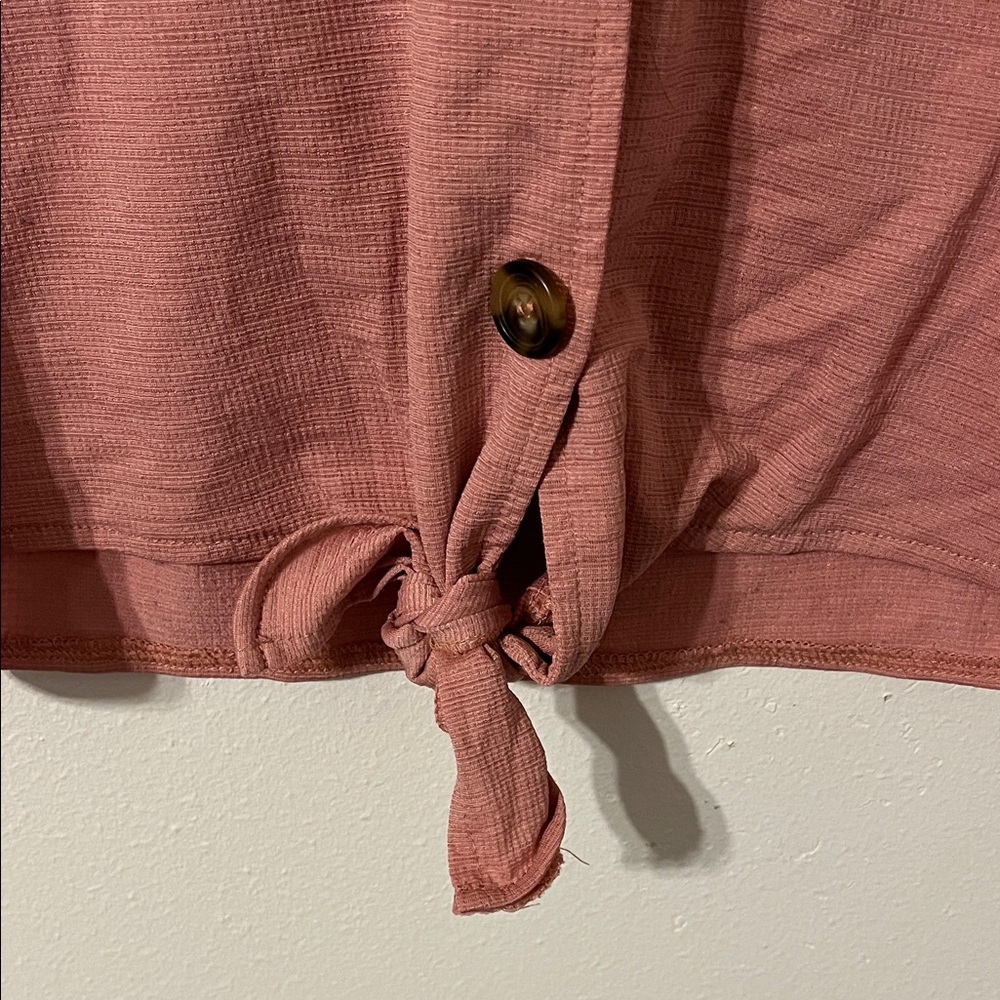 🛍️3/$10 Pink Cuffed Sleeve Crop Button Down - Picture 5 of 6